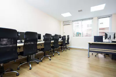 Ιδιωτικό γραφείο με μπαλκόνι Ιδιωτικό γραφείο με μπαλκόνι